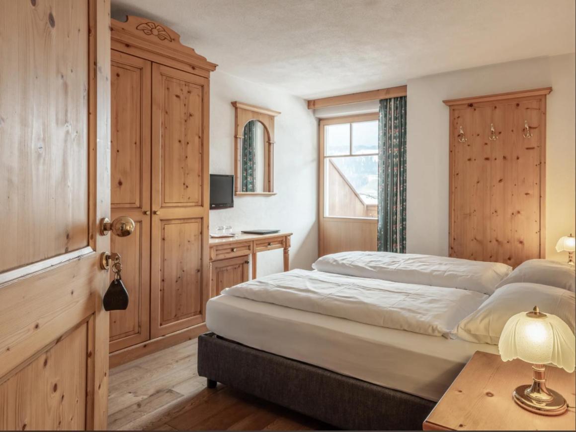 Hotel Bad Waldbrunn Монгуэльфо Экстерьер фото