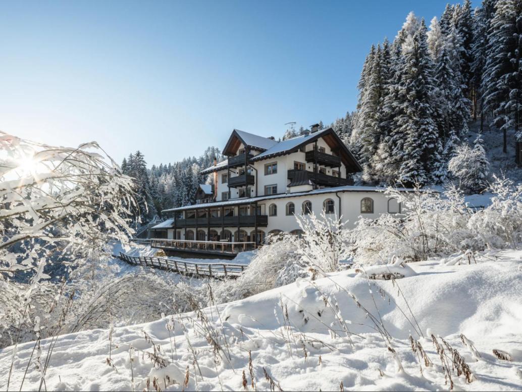 Hotel Bad Waldbrunn Монгуэльфо Экстерьер фото
